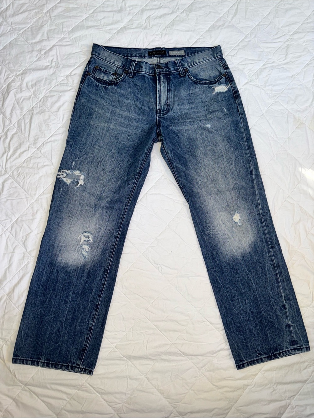 Aeropostale Men's Straight Jeans in Washed Blue with Distressing